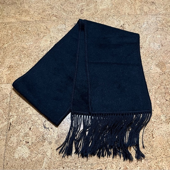 Artesania Textil Ccahuantico Alpaca Wool Black Fringed Scarf - Picture 2 of 13